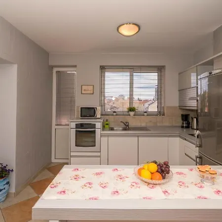 Διαμέρισμα App Sea View In Old Town With Balcony *